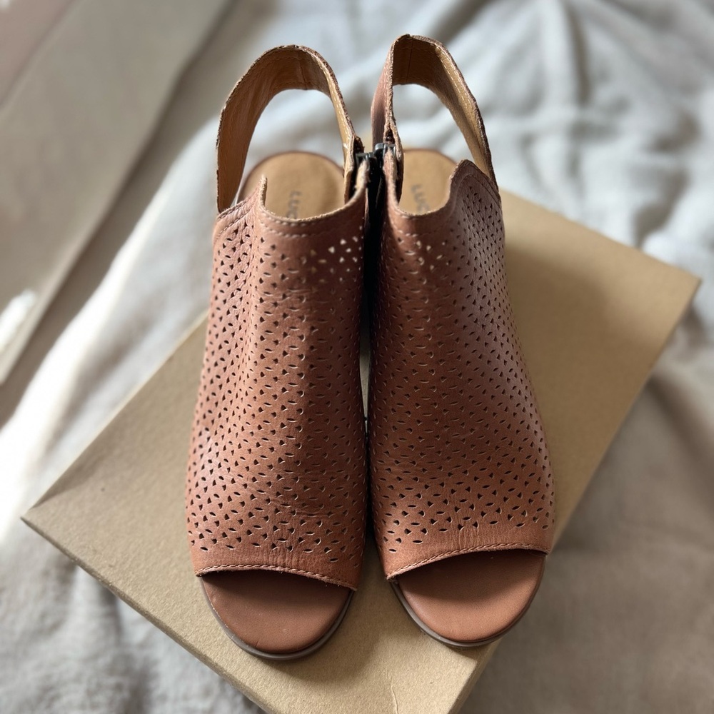 Lucky Brand Leather Sandals